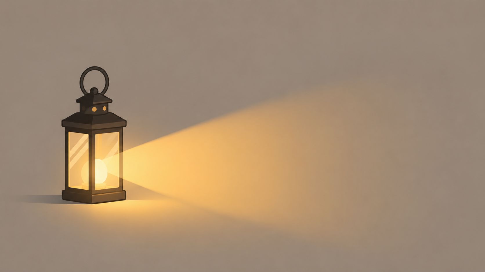 Une lanterne classique diffusant une lumière chaude et douce sur un fond beige neutre et épuré.